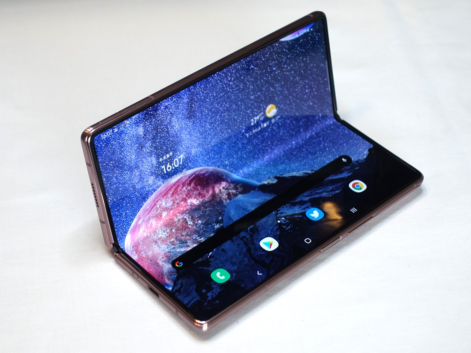 折りたたみの進化を検証！ 「Galaxy Z Fold2」を初代Galaxy Foldと比較 