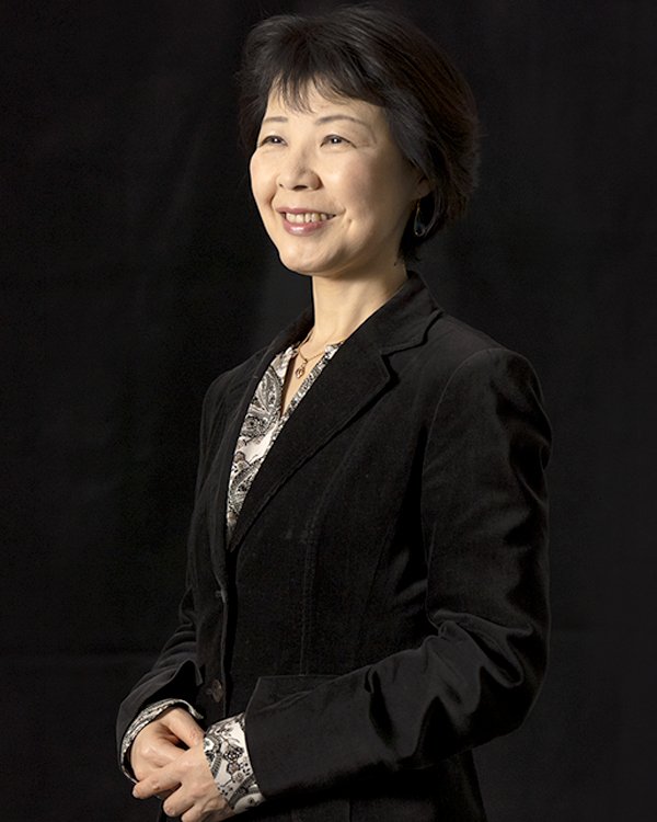 鎌田由美子氏