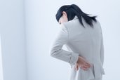 座り仕事で「骨盤がずれ、疲れやすい体になる」メカニズムとは?