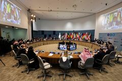 米のロシア包囲網拒否、プーチン批判控える中東