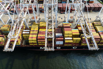 トランプ関税の悪影響予想、米経済はどう覆したか