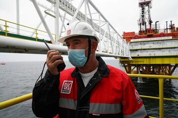 OPECプラス原油増産停止か、戦略備蓄放出でサウジとロシア検討