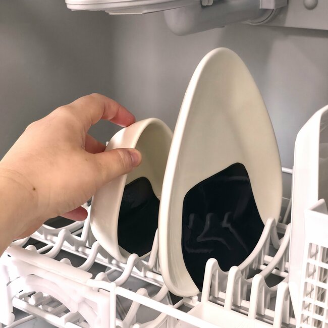 思わず2度見しちゃったよ…！ダイソーで見つけた“おにぎり皿”が可愛すぎて全種類ほしくなっちゃいます！