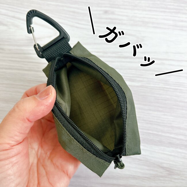 ミニ財布はこれでいいじゃん…!セリアの「スリムすぎるポーチ」小銭がたっぷり入るし、ガバッと開いて使いやすい!