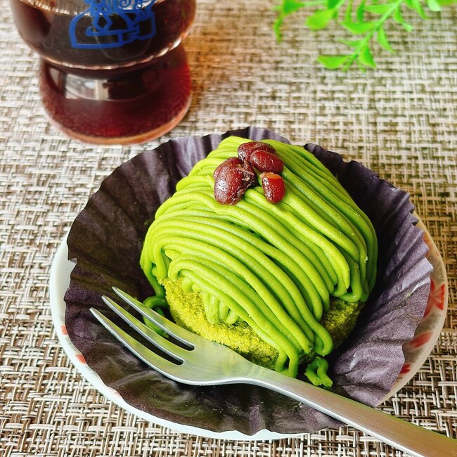 ひと口の多幸感がスゴい…！コメダ珈琲の“クリームぎっしりスイーツ”ほっぺが落ちそうな美味しさ！「うますぎて一瞬で食い尽くしてしまった」