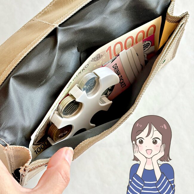 カードや診察券が72枚入った…！ダイソーの「めちゃ軽ウォレット」ポケットたくさんで収納力バツグン！