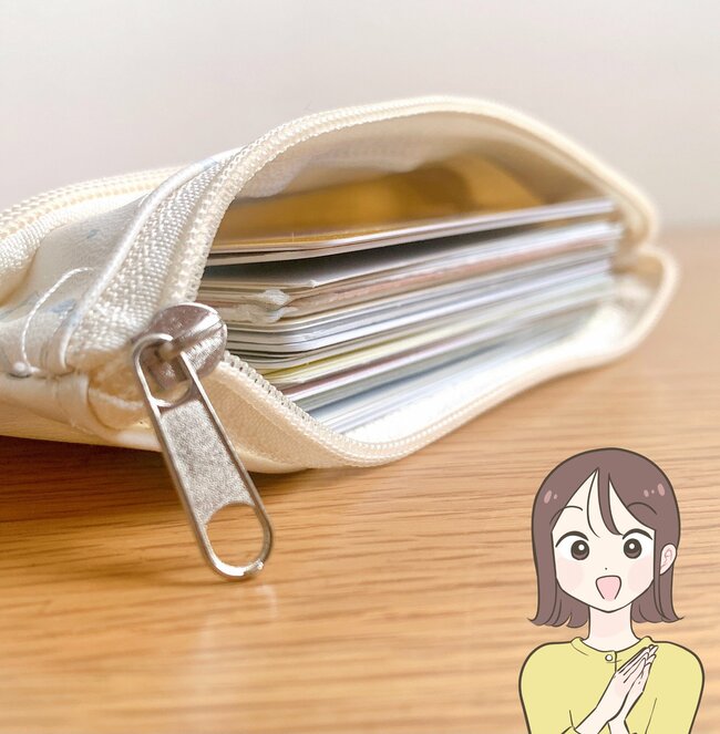 【セリア】薬が110錠も入った！ミニ財布にもなる“大人かわいいポーチ”カードが50枚持ち歩けて便利！《購入レビュー》