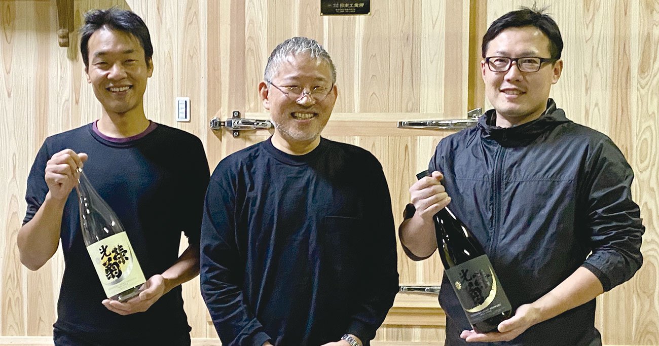 ゼロから酒蔵を立ち上げた3人。左から取締役の田下裕也さん、社長の日下智さん、杜氏の山本克明さん