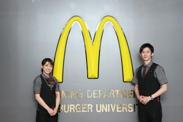 なぜマクドナルドは「時給で負けても」人が採れるのか?