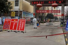 中国「ゼロコロナ」政策に怒り拡大、死産の悲劇も