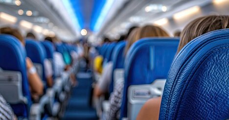 「ここ、私の席です…」飛行機で自分の席に見知らぬ外国人が…周囲の目をガン無視した“衝撃の返答”に思わず絶句