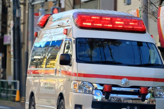 運転中に歩行者が「お先にどうぞ」と合図、動き出してもOK？→弁護士のアドバイスが衝撃だった