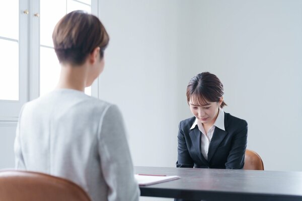 「え、そこに置くの？」育ちがいい人はバッグをどう置く［見逃し配信スペシャル］