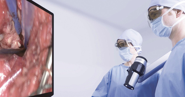 ソニーが4Kの3D手術用顕微鏡で狙う「医療事業2000億円」