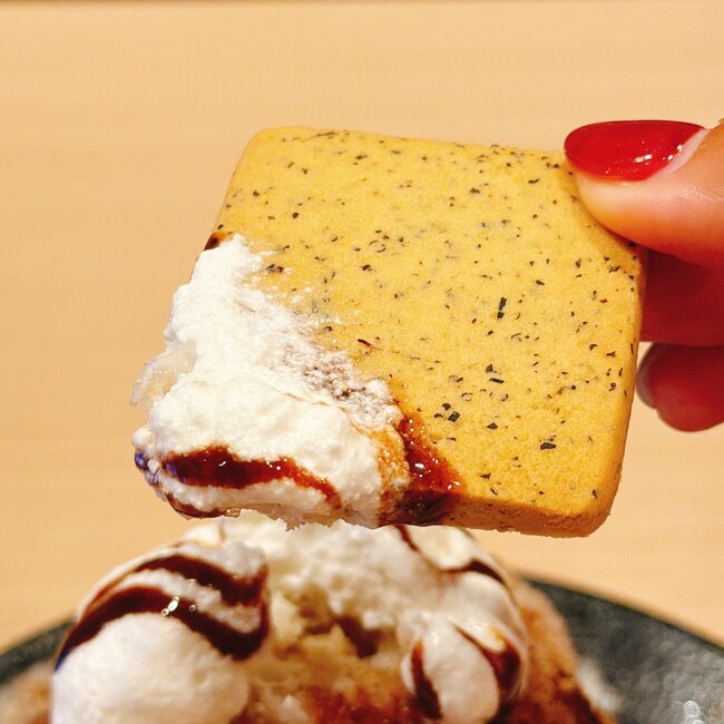 「美味すぎてほぼ毎日食べてる」ガストの“デカすぎスイーツ”てんこ盛りでボリューム満点!「リピ決定」「激ウマでした」《実食レビュー》