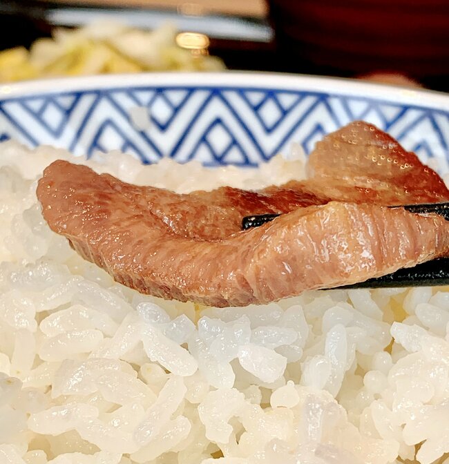 「肉多すぎてワロタ」「お腹ぱんぱん」吉野家の“よくばりすぎるメニュー”ご飯おかわり自由なのが嬉しい!「とんでもなく美味しかった」《実食レビュー》