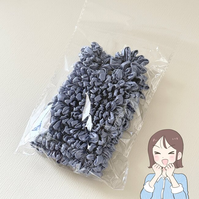 「荷物が入る入る」ダイソー姉妹店の“ビヨーンと伸びるエコバッグ”小さいのに想像以上に入る!「めちゃめちゃ便利」「無造作にカバンに入れられて楽」