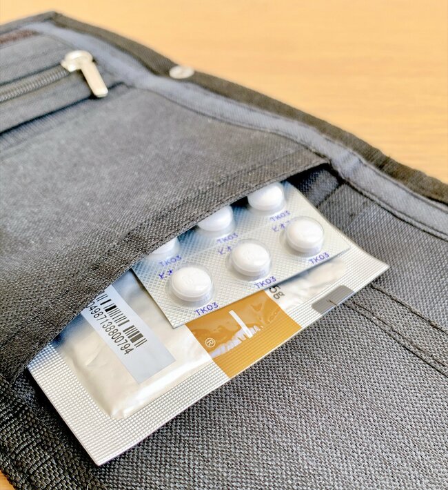 カードや診察券が28枚も入った…！セリアで見つけた「ぺたんこ財布」ガバッと開いて使いやすい！《購入レビュー》