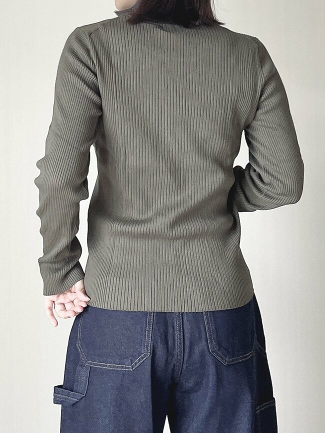 「着痩せして見えました」GUの“高見えトップス”が2490円とは思えないオシャレさ！「細見えデザイン」「着回しもコーデもしやすい」