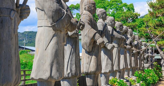 大石神社の46義士の像