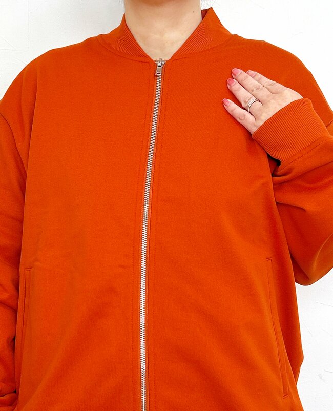 「とても着やすく即リピ」ワークマンの“毛玉になりにくいスウェット”が1900円とは思えない着心地!「安くておしゃれ」「羽織る上着として最高です」