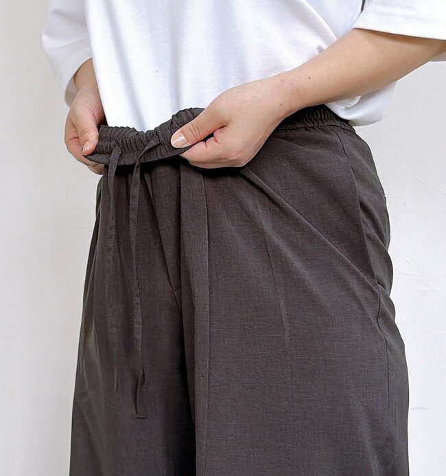 【ユニクロ】「結局3本買い」まとめ買い続出の“2990円ワイドパンツ”が大好評「今年はこればかり」「酷暑に最適」《購入レビュー》