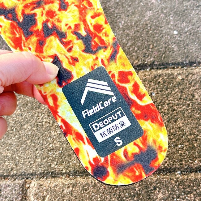 「高いシューズよりも履き心地よい」ワークマンの“2500円シューズ”が楽ちんでポカポカ！「全然寒くないです」「焚き火も安心」