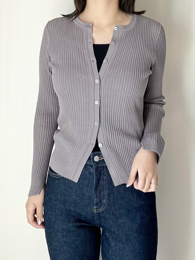 「着膨れすることなく最高」「色がめちゃくちゃ綺麗」GUの“細見えトップス”夏までたっぷり着回せてコスパ抜群！「体のラインを綺麗に細く見せてくれる」