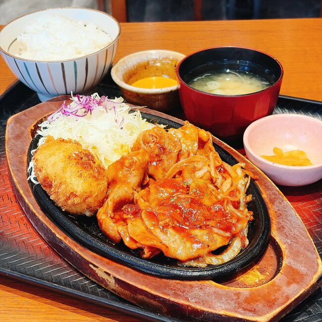 こりゃ通い詰めたくなるわ！大戸屋の“1100kcal超えボリューム定食”ウマすぎて涙出る！「めちゃくちゃ美味しい」「大満足でごちそうさま」