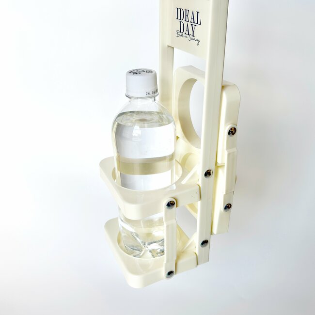 「スタバの店員さんに褒められました」3COINSの“天才ドリンクホルダー”便利すぎて毎日持ち歩きたい！「迷わず購入しました」「これでスタバが楽になります」