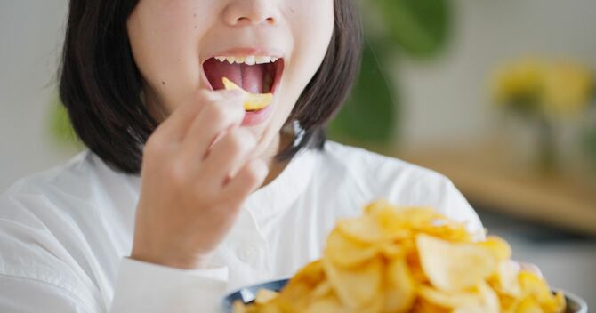 「やせたくても間食をやめられない」専門医が明かす「空腹になりやすい人の1つの共通点」
