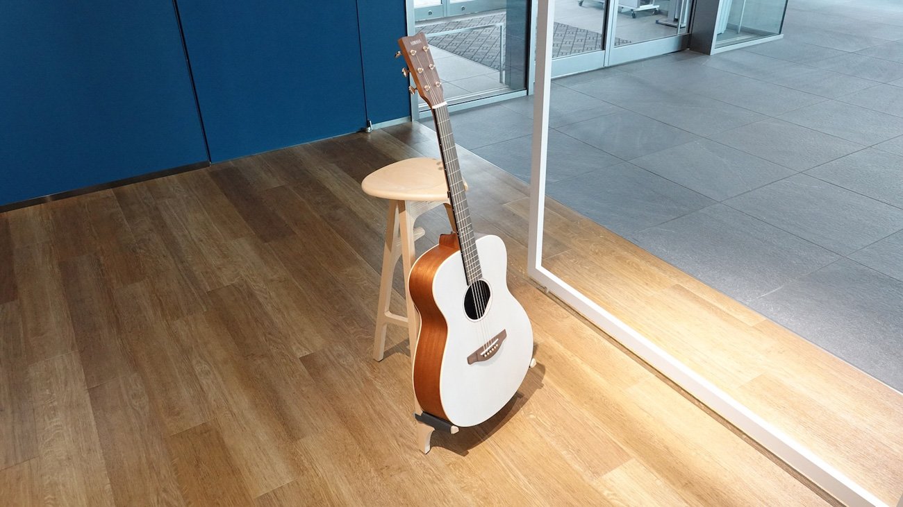ギターを置けるいす「solo」