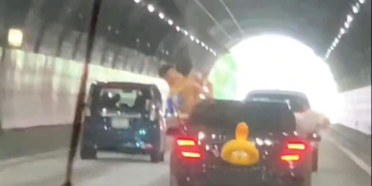 車から身を乗り出して水鉄砲連射…非常識すぎる同乗者・運転手の法的問題は?