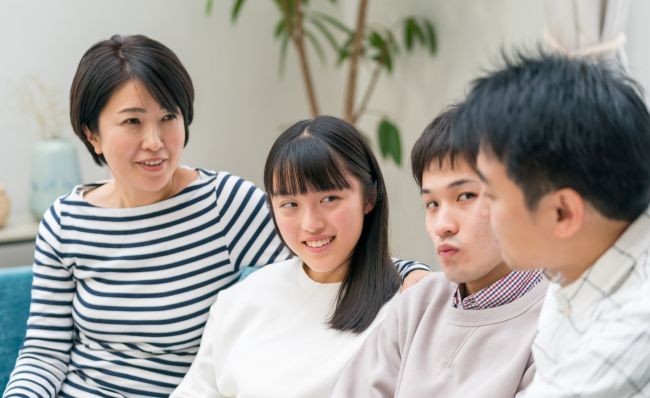 的外れな「就活アドバイス」で子どもの信頼を失う親たちのリアル