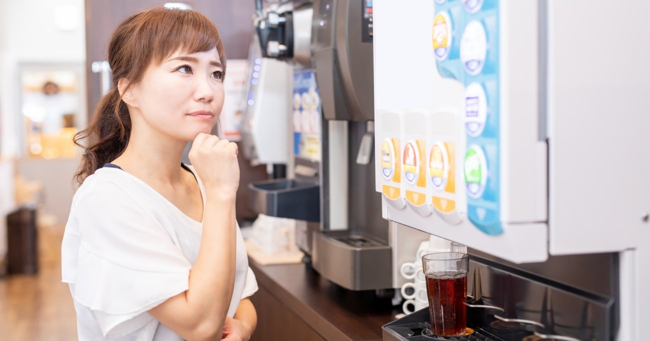 「うわ、セコっ!」ドリンクバーを頼まず便乗しようとする先輩→何と言って諌めるのが正解?