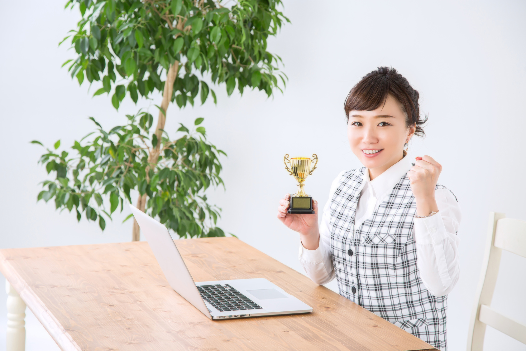 MVPに600万円！1泊130万円のドバイ七ツ星スイート！社員をモチベートする仕組み