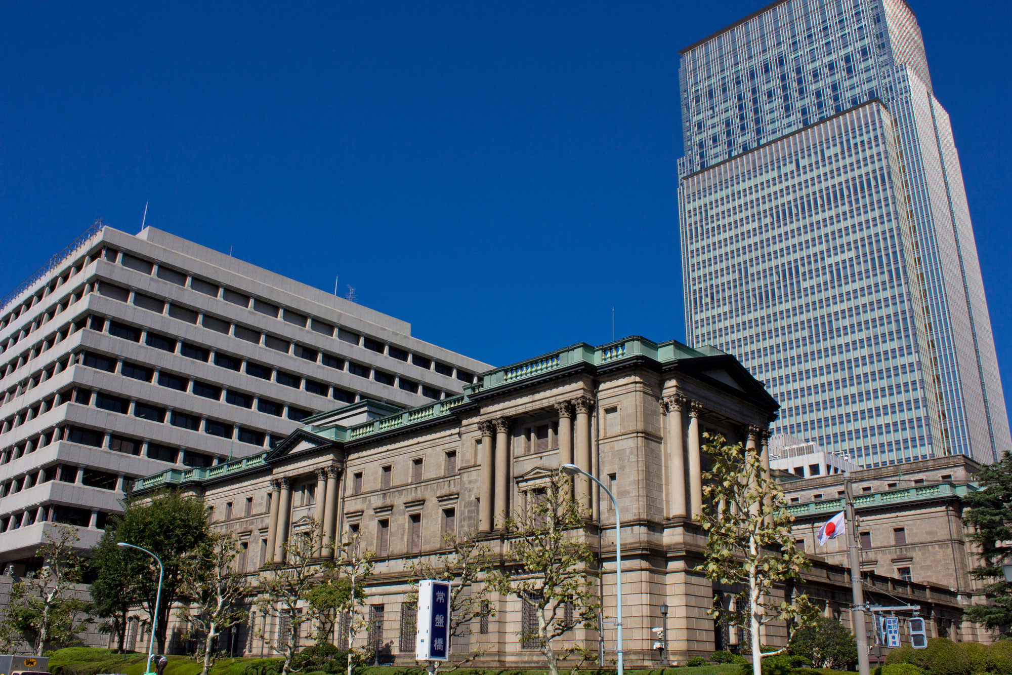 日銀が「大株主」になる企業100社ランキング!3位太陽誘電、2位ファストリ、1位は?