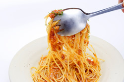 料理だけでなくお皿まで“使い食べ”の時代に?<br />備蓄とエコを見据えた「食べられる食器」の実用度
