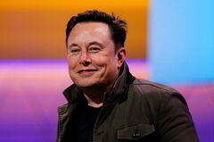 マスク氏、香水の販売開始発表　燃えた髪の匂い