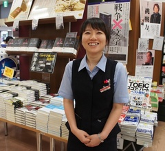 三省堂書店有楽町店　岡崎史子さん（前編）固定観念を打ち破る「ジャンル横断フェア」いくつものお店、いくつものジャンルで培った経験が武器に。