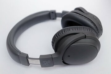人気の予感、final監修の１万円以下ANCヘッドホン「ag WHP01K」