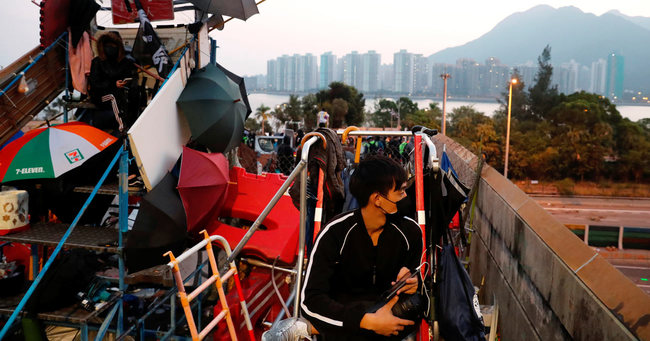 香港デモ再び緊迫、大学が新たな主戦場に