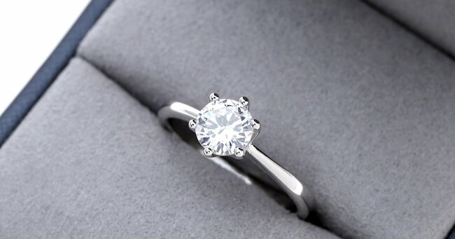 米国で3組に1組が婚約指輪に「人工ダイヤ」を選ぶ理由、3～5割安の価格以外にも…