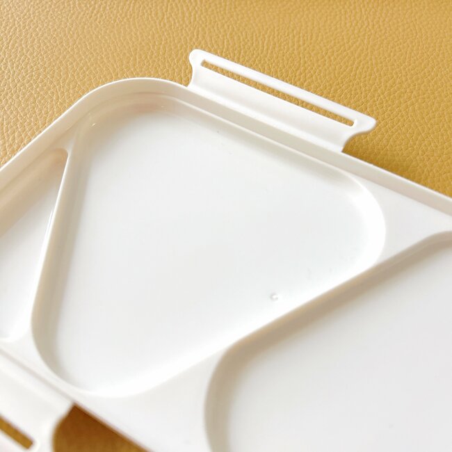 今までの苦労はなんだったの…セリアの「おにぎり弁当箱」が画期的すぎる!これが110円は感動です!