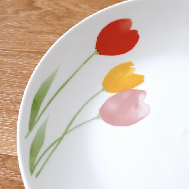 思わずまとめ買いした…!セリアの「昭和レトロな食器」チューリップ柄が可愛すぎる!