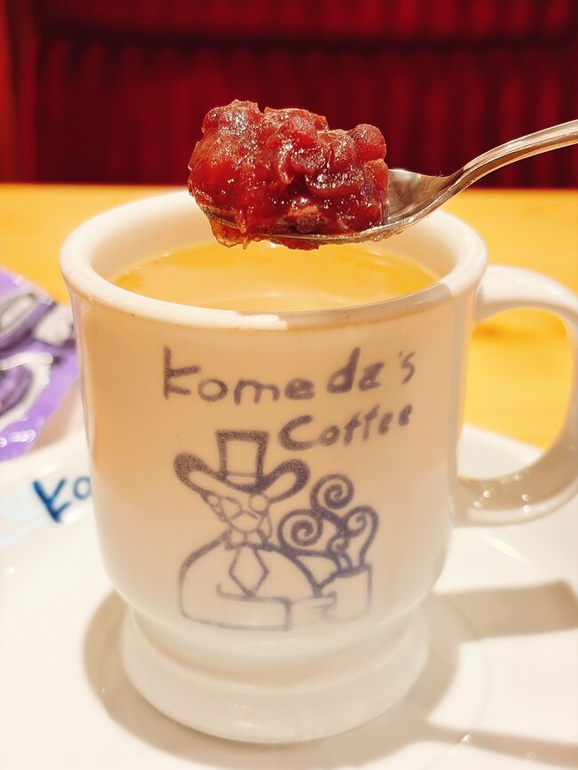 「ボリュームがバグってるよね」コメダ珈琲の“あんこたっぷりスイーツ”幸福感えげつない！「逆写真詐欺じゃないか…？」「私の想像の2倍」