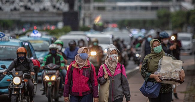インドネシアで進まぬコロナ抑制、内需低迷で国是の「寛容さ」にも変化