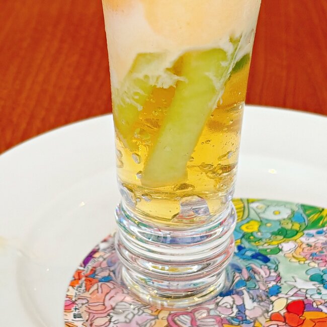 「好きなものしかない」「おいしかったー！」ロイヤルホストの“宝石みたいなスイーツ”メロンづくしで幸福感えぐい…！「すごく美味しくて幸せ」
