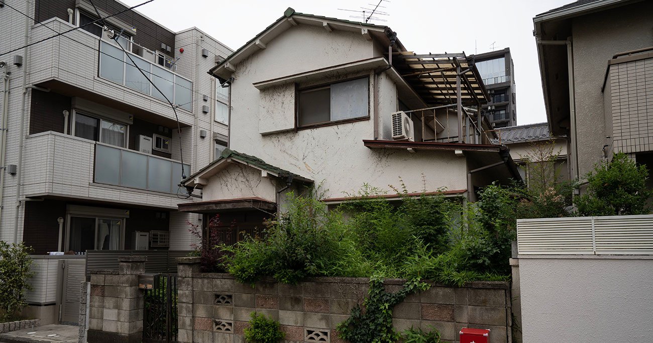 電気・水道・ガスをすぐ止めるのはNG？ 家族が亡くなったときの“正しい順番”とは？