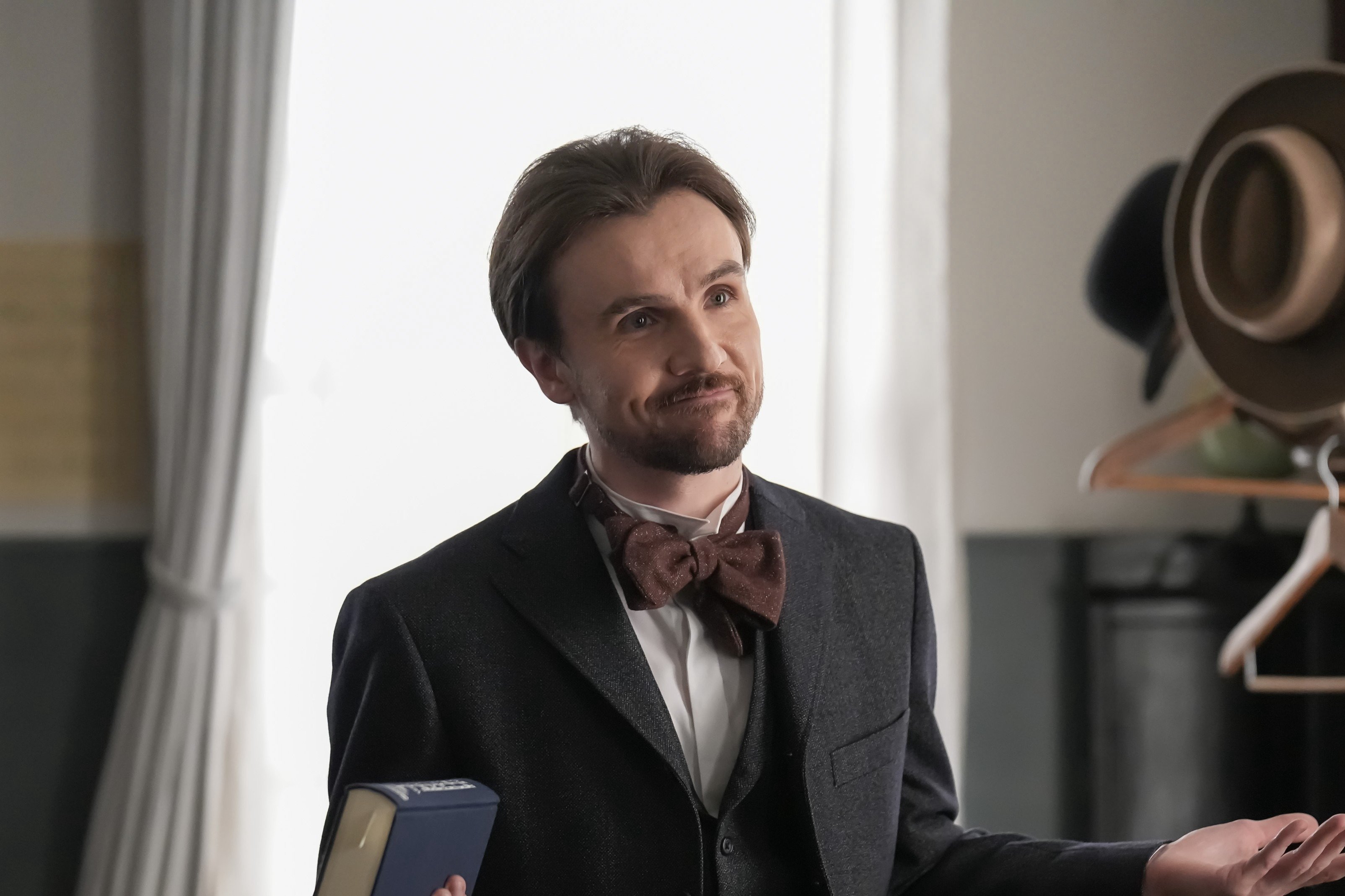 岡部たかしがささやいた英語の“愛の台詞”、池脇千鶴演じる妻の意外な反応〈ばけばけ第106回〉